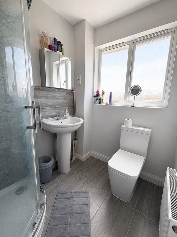 Room Longmarsh Lane in Greater London