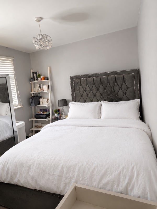 Room Longmarsh Lane in Greater London