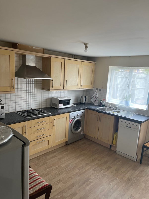 Room Longmarsh Lane in Greater London