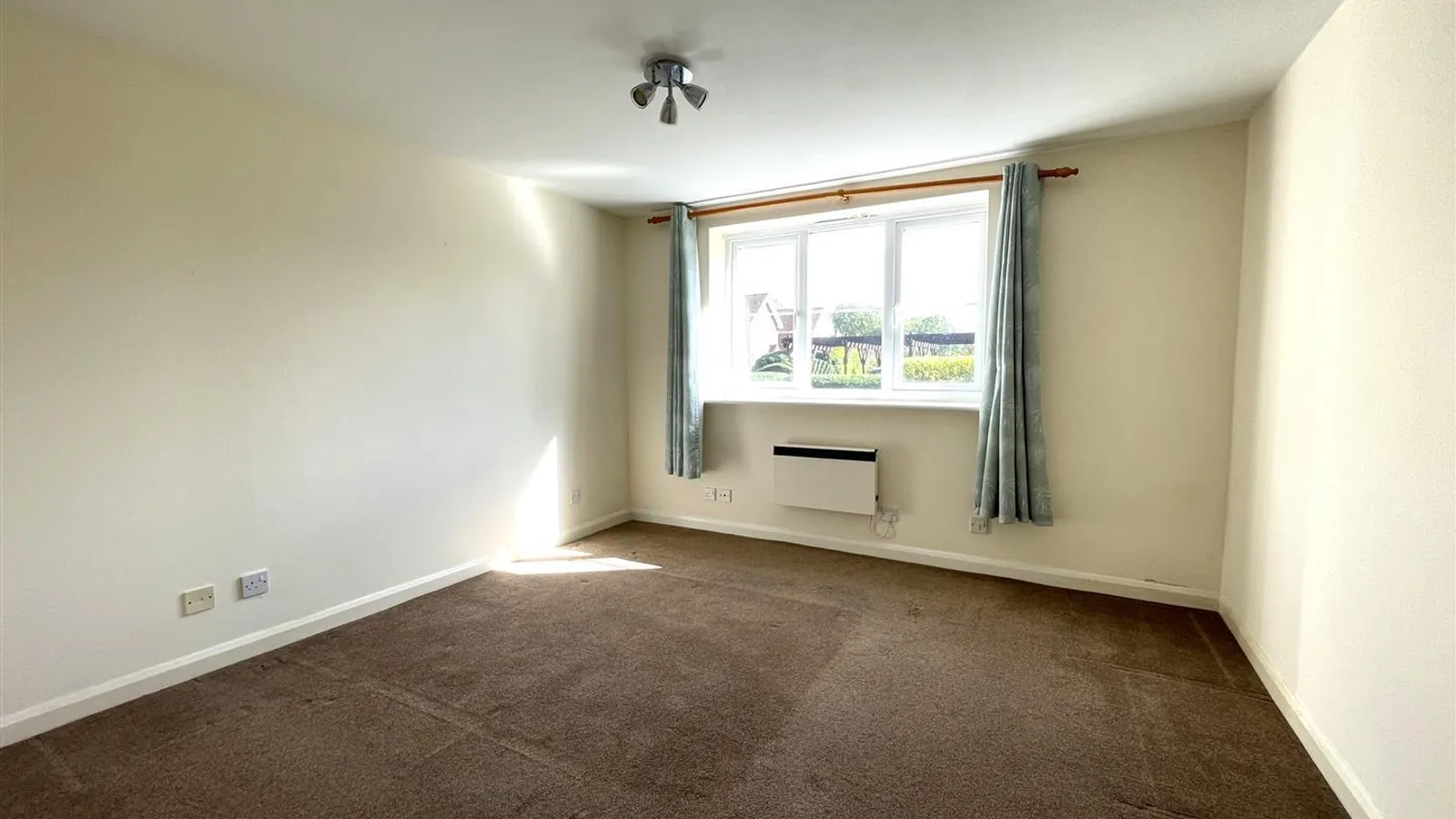 Flat Myrtle Close in London