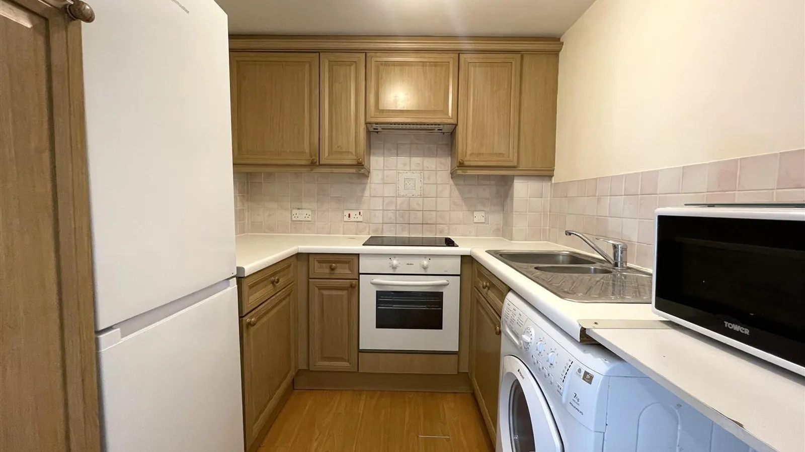 Flat Myrtle Close in London