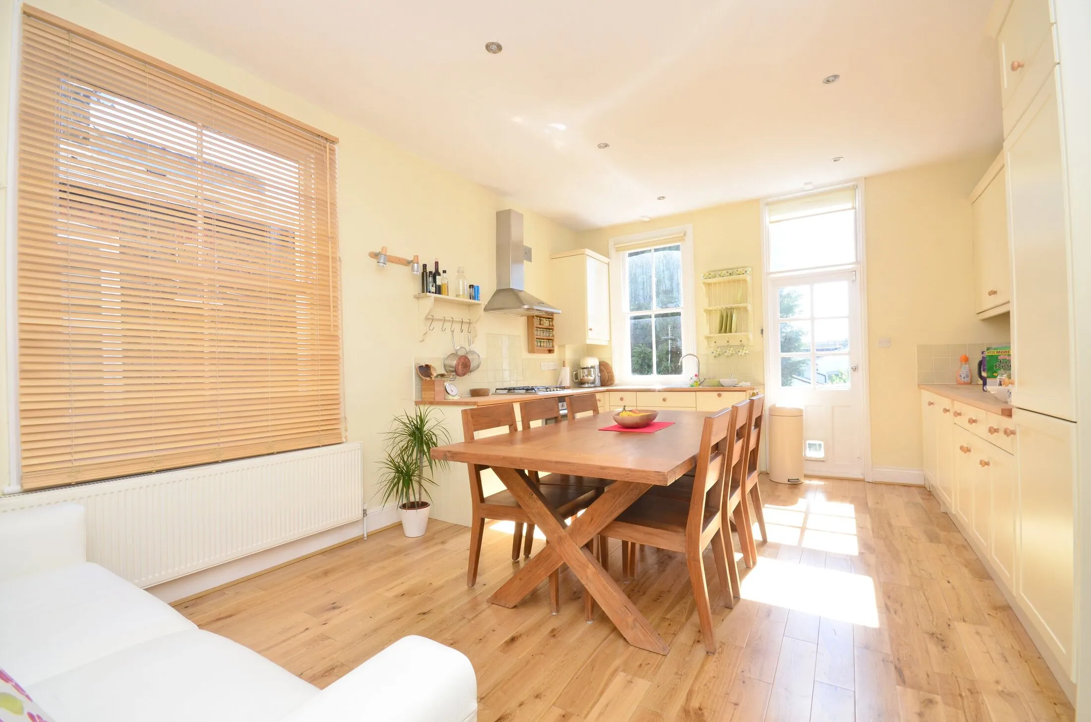 Flat Becklow Road in Greater London
