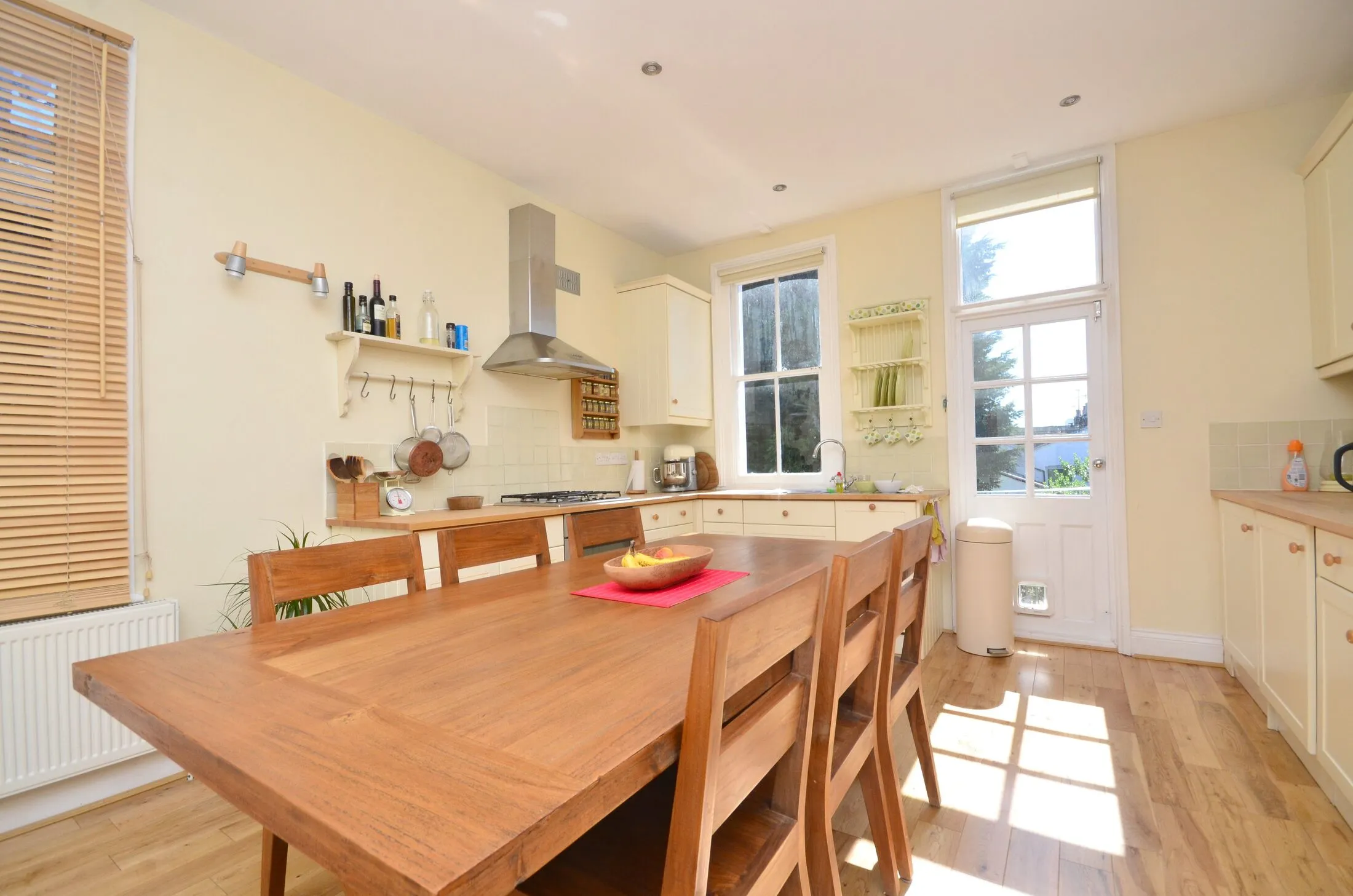 Flat Becklow Road in Greater London