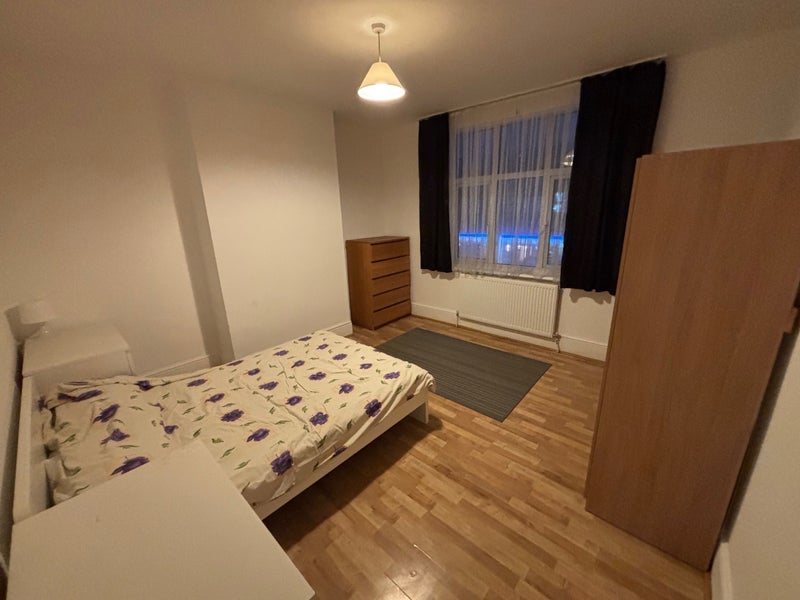 Room Croydon Road in Caterham