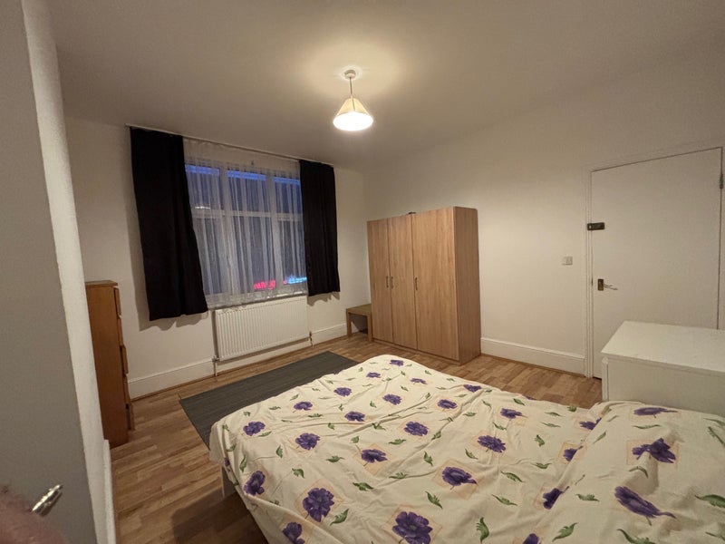 Room Croydon Road in Caterham