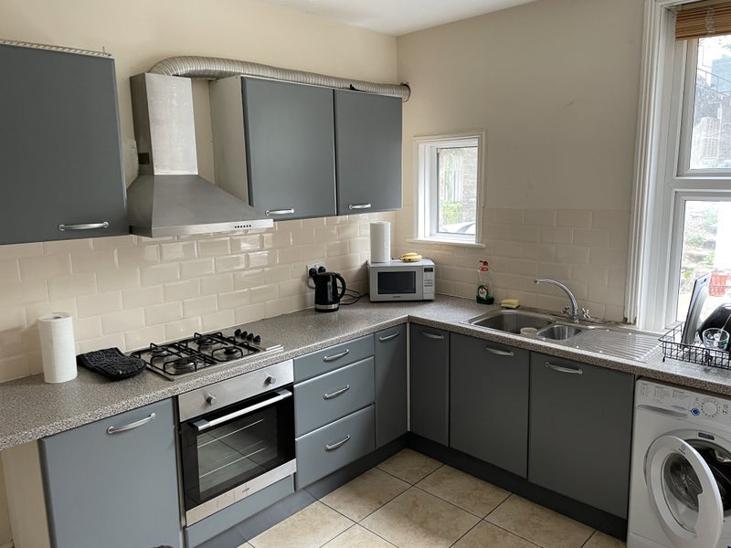 Room Croydon Road in Caterham
