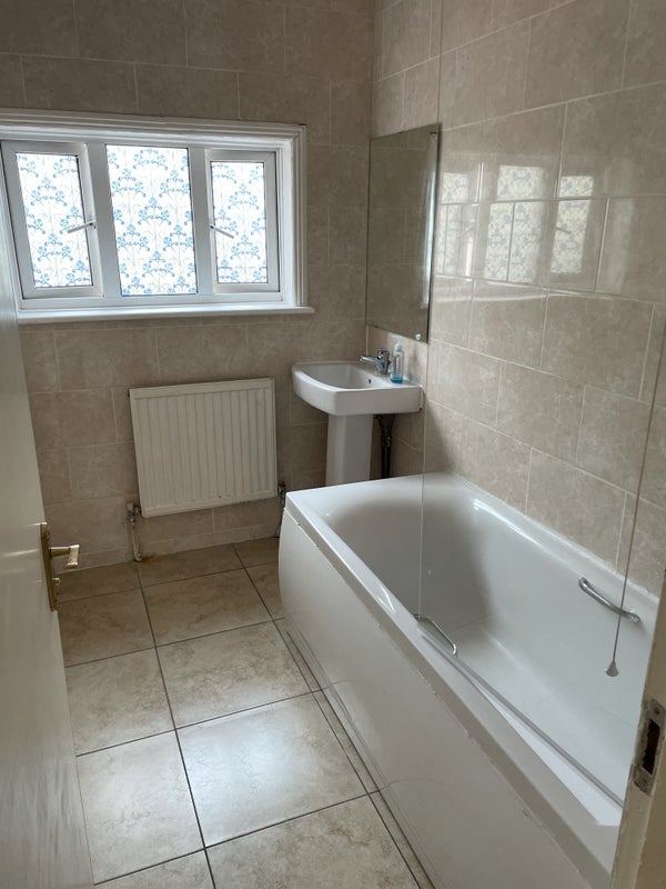 Room Croydon Road in Caterham