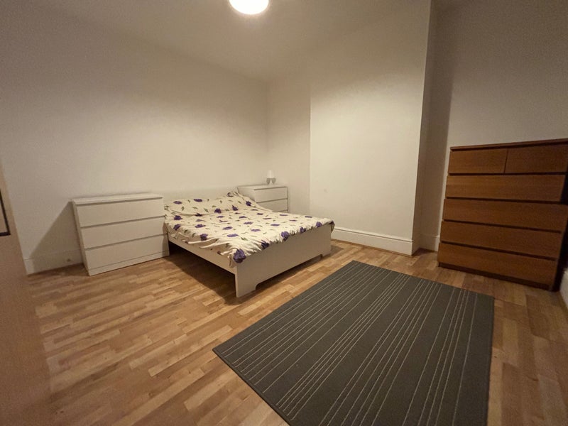 Room Croydon Road in Caterham