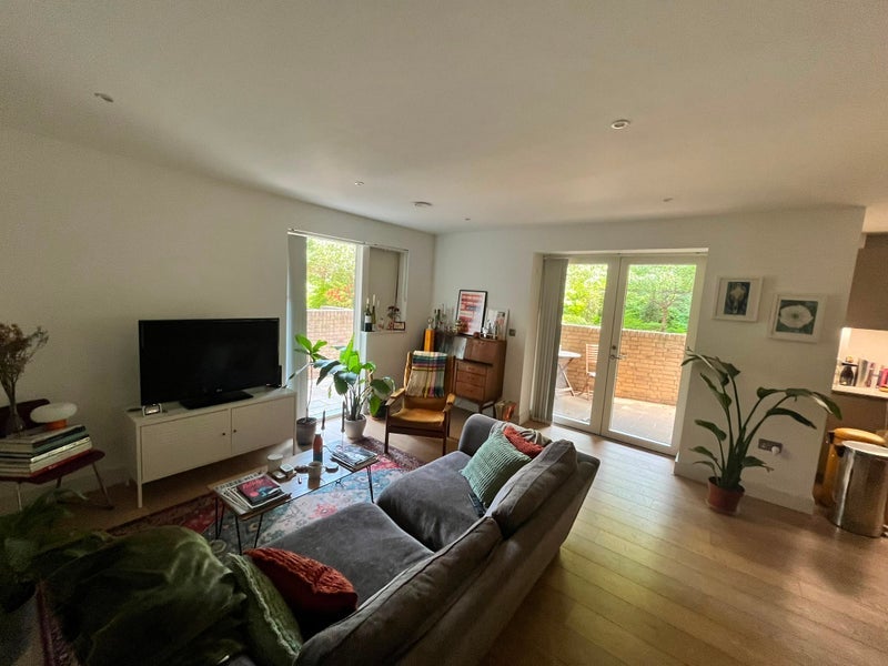 Room Featherstone Street in Greater London