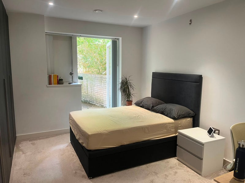 Room Featherstone Street in Greater London