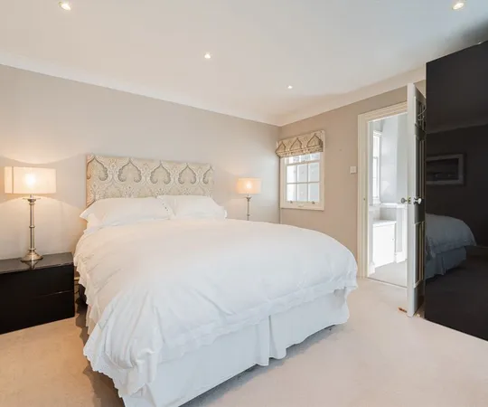 Flat Clarendon Street in City of Westminster