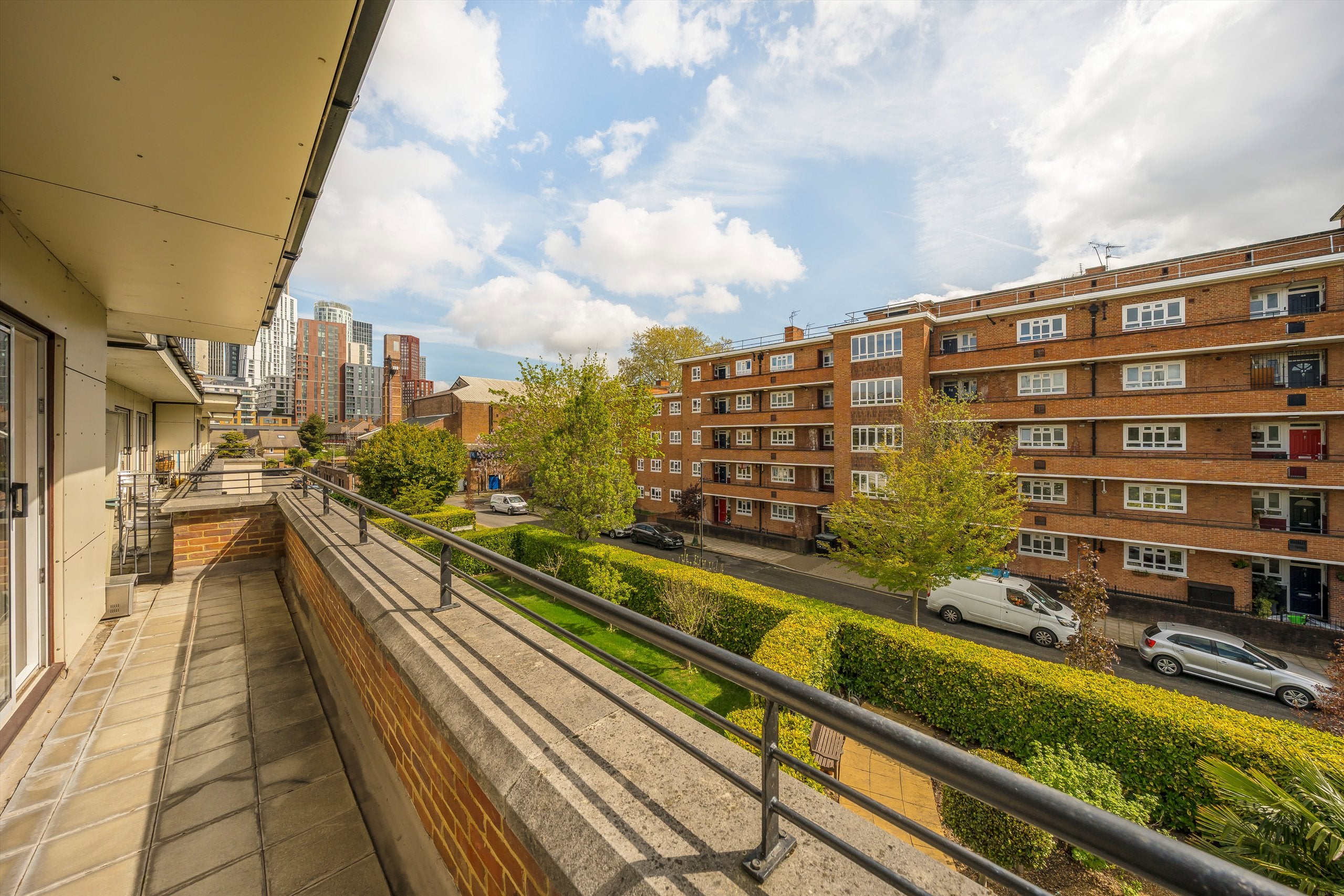 Flat Mill Pond Close in Greater London