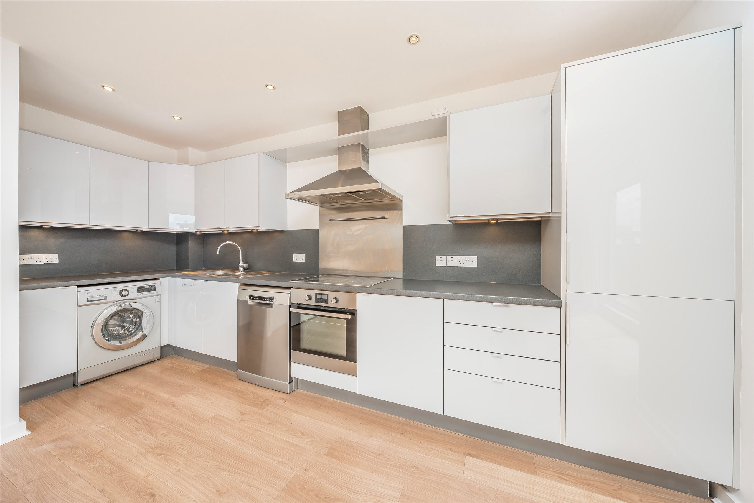 Flat Mill Pond Close in Greater London