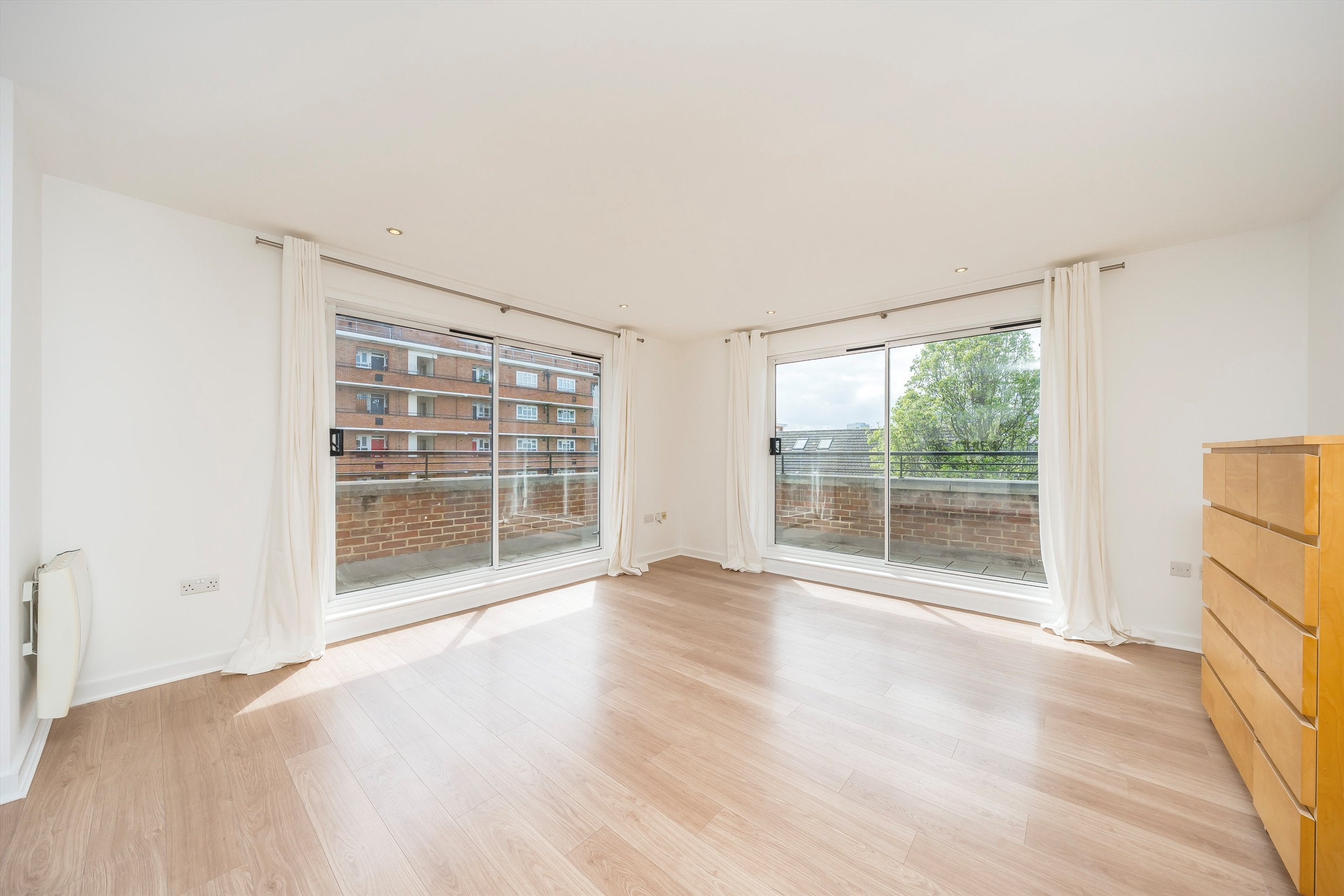 Flat Mill Pond Close in Greater London
