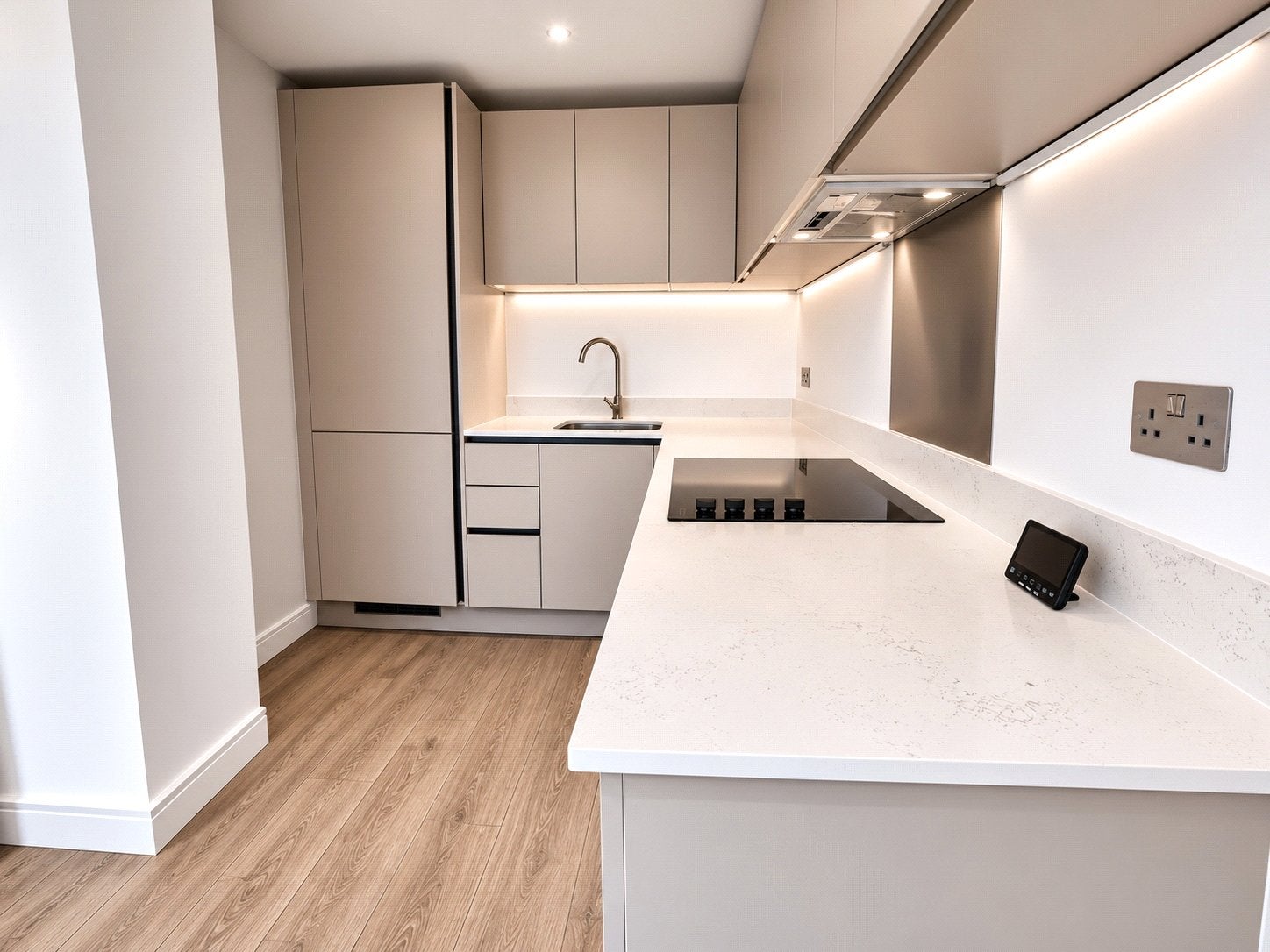 Flat Pyrford Road in Woking