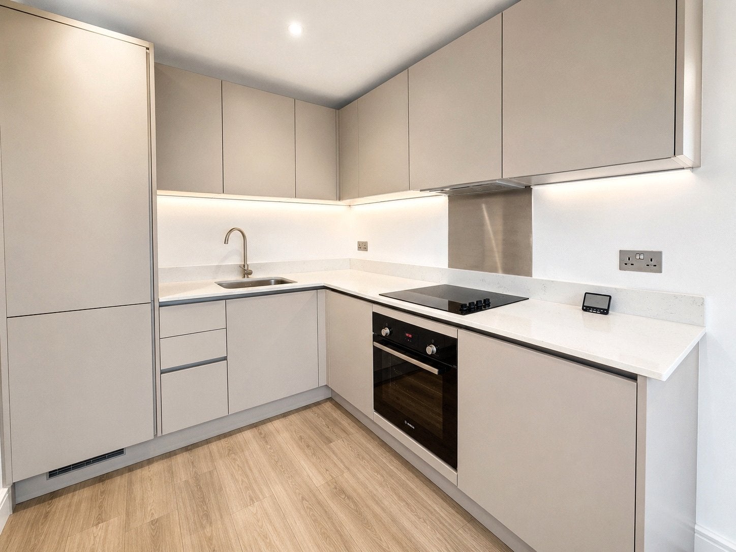 Flat Pyrford Road in Woking