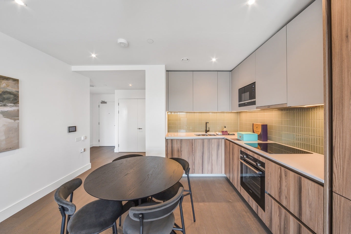 Flat Sayer Street in Greater London