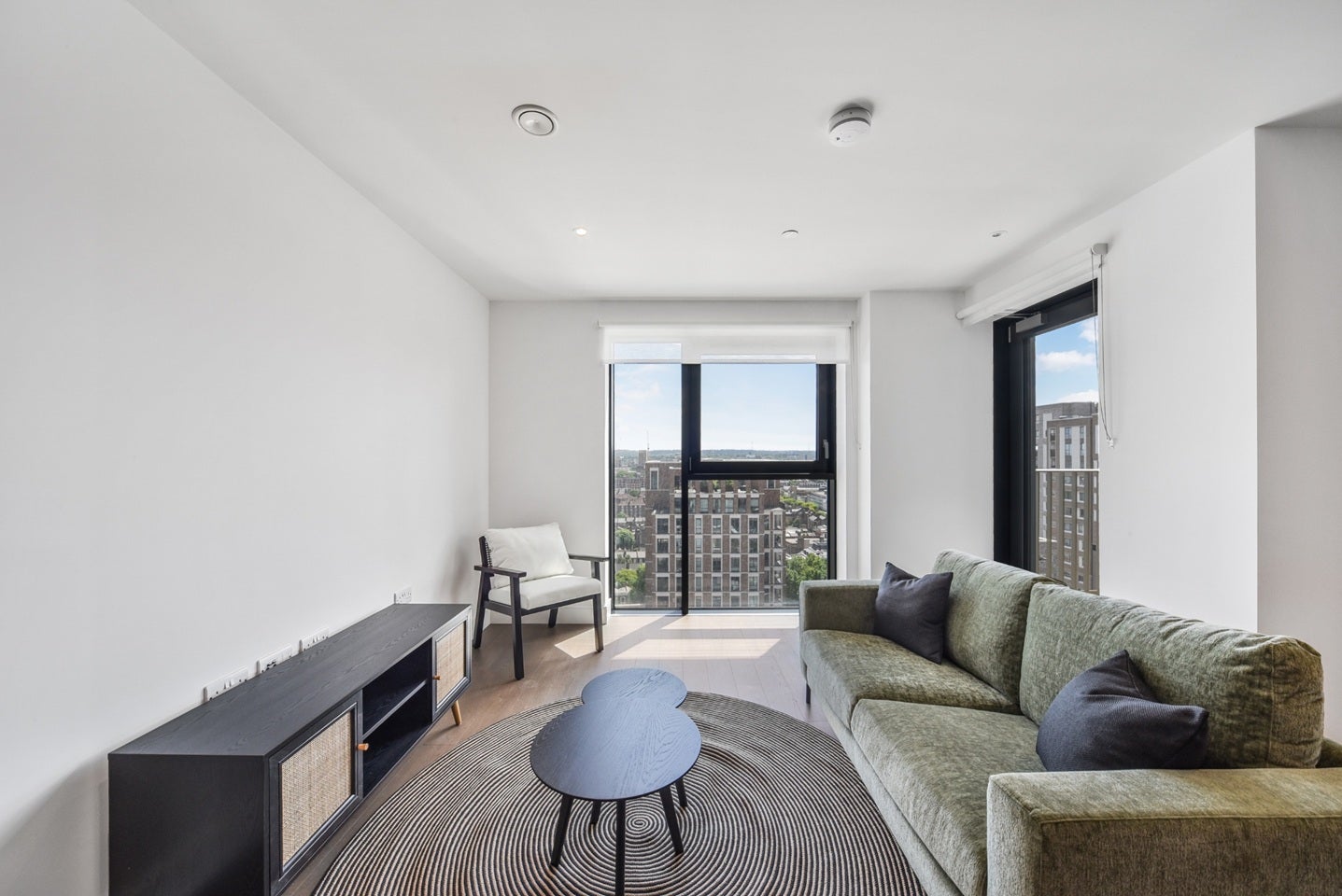 Flat Sayer Street in Greater London
