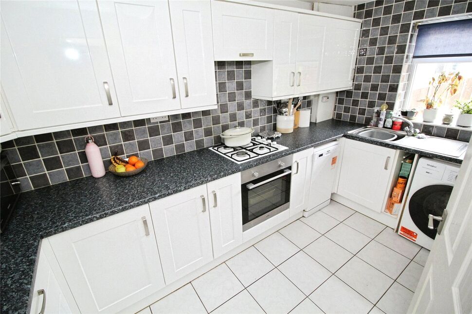 House Martham Close in Bedford