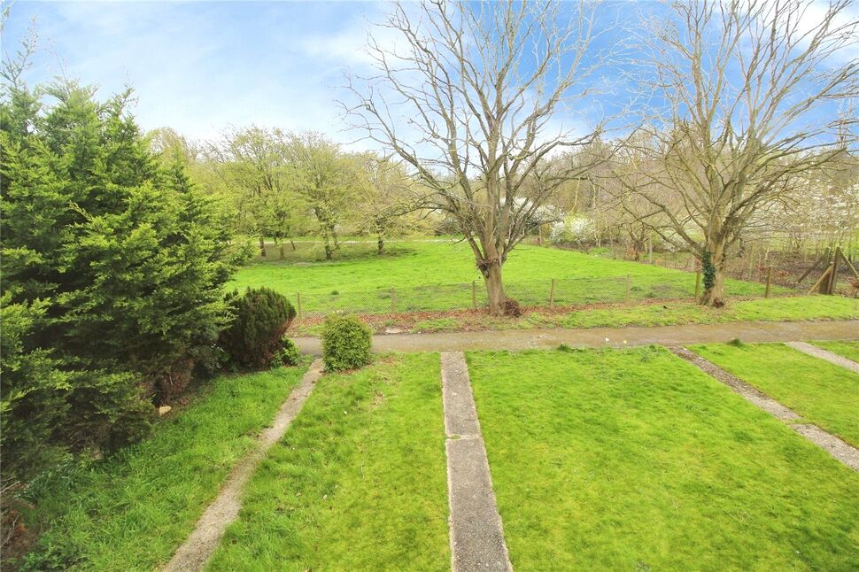 House Martham Close in Bedford