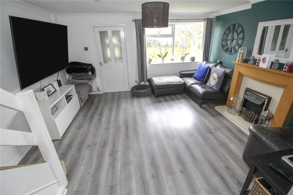 House Martham Close in Bedford