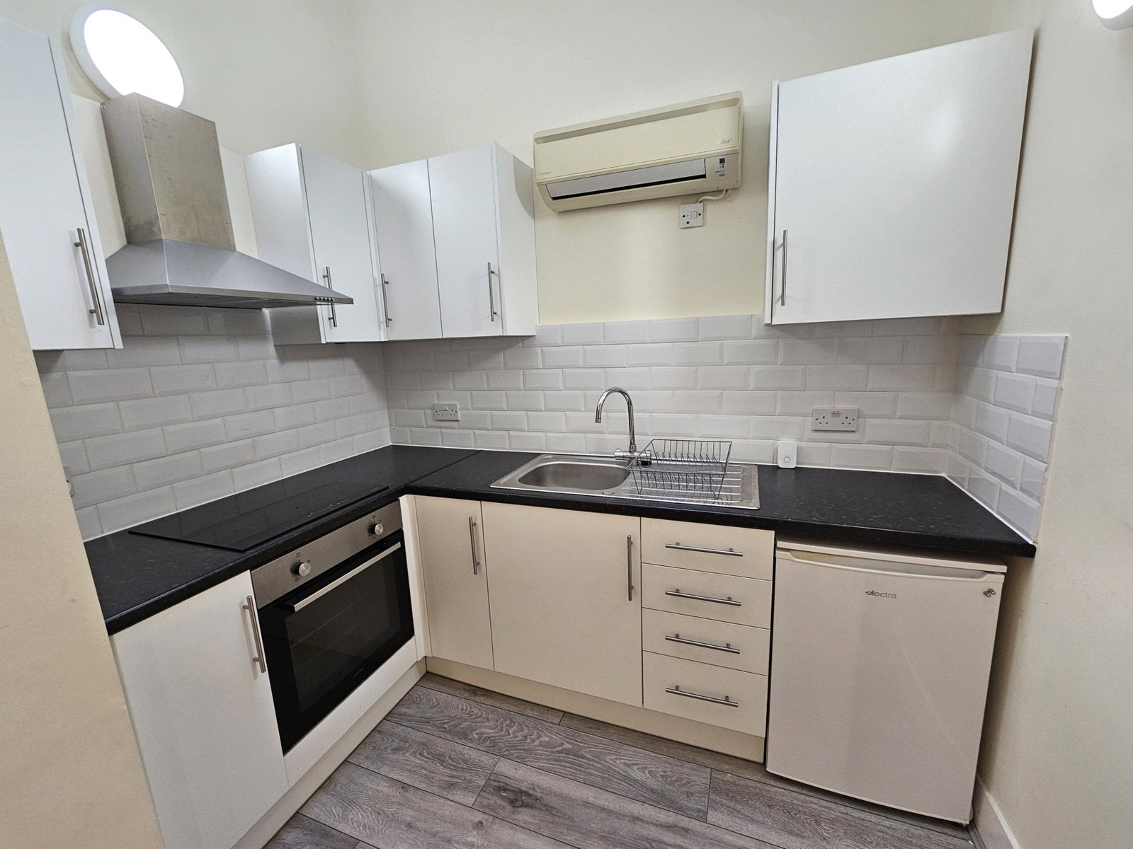 Flat Arterial Road West Thurrock in South Ockendon