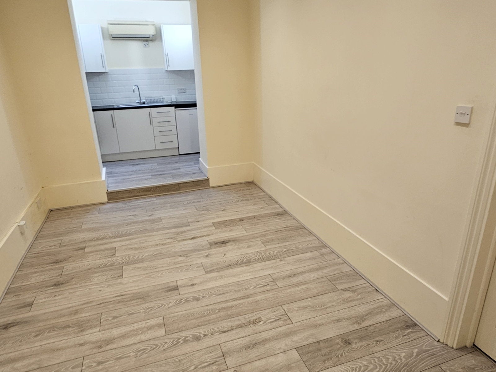 Flat Arterial Road West Thurrock in South Ockendon
