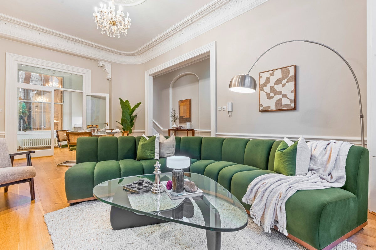 Flat Clanricarde Gardens in Greater London