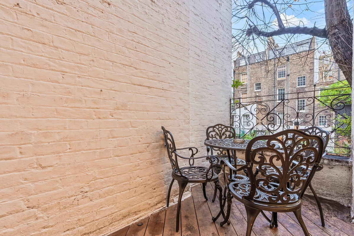 Flat Clanricarde Gardens in Greater London