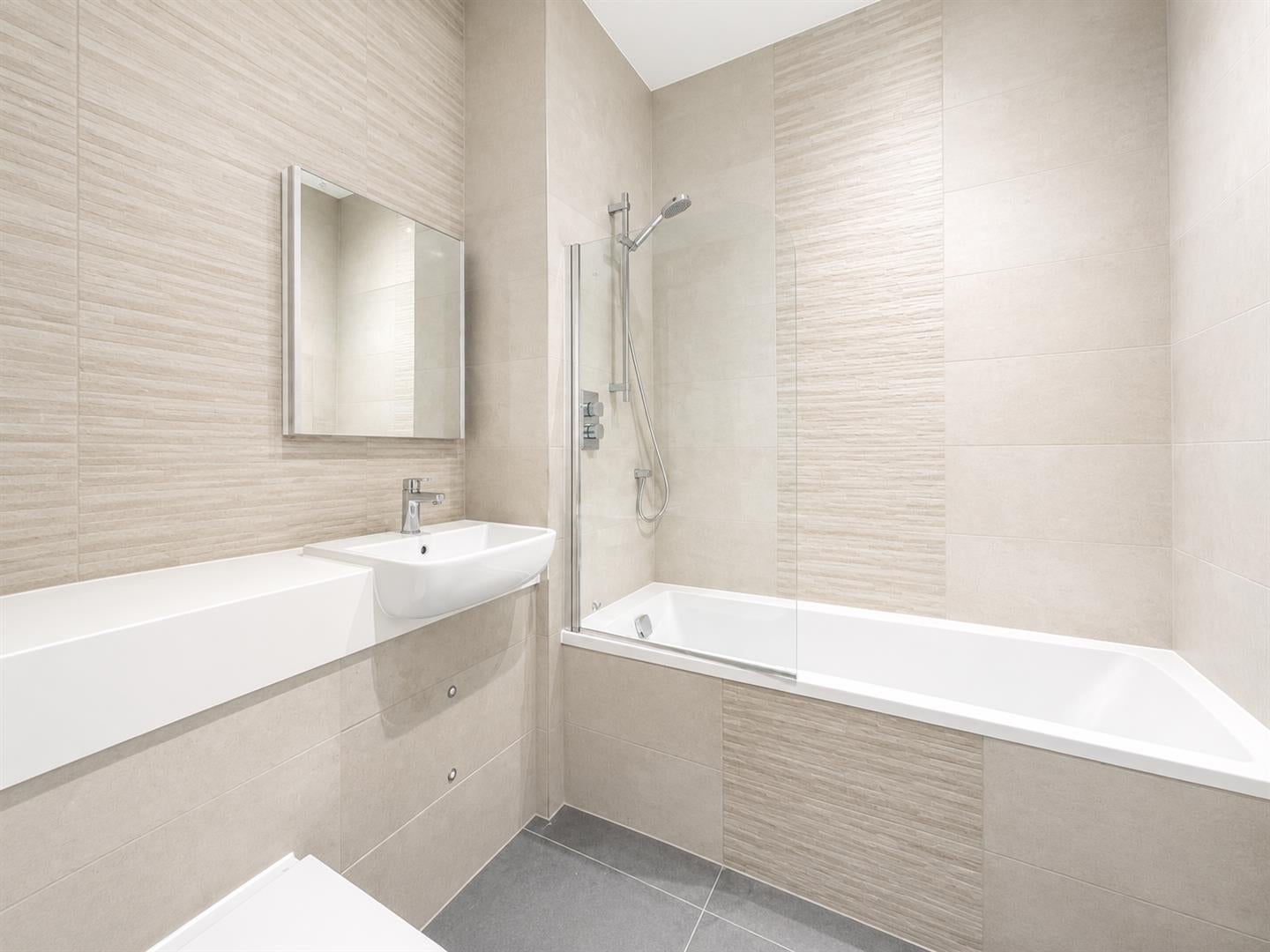 Flat Alençon Link in Basingstoke and Deane