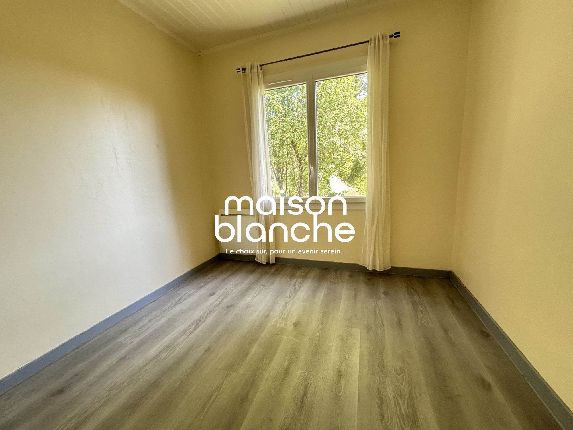 Maison Place des Écoliers à Saint-Pierre-du-Palais