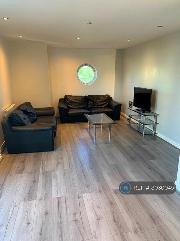 Flat Watkin Road in Leicester