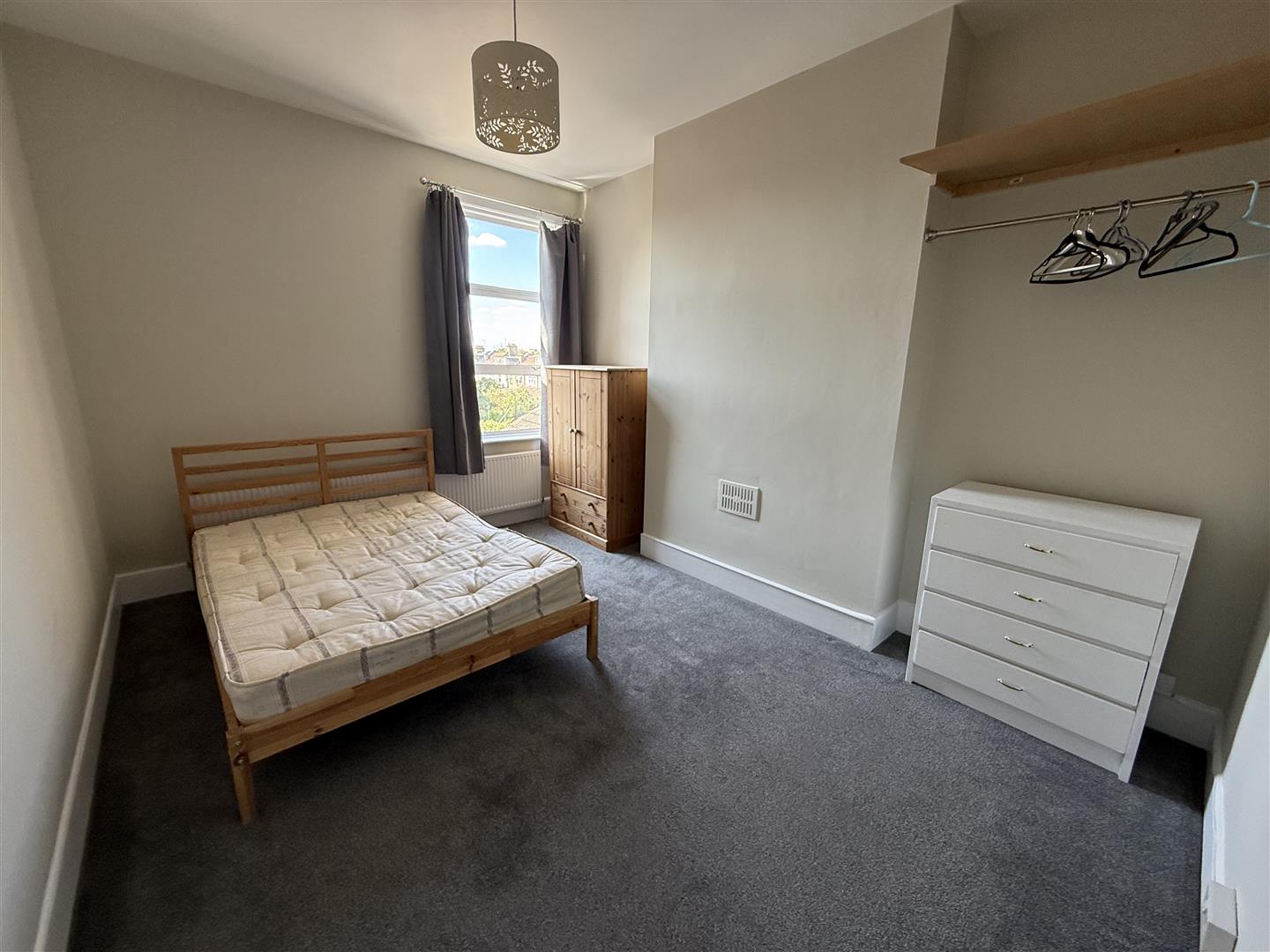 Flat Mitcham Road in Greater London
