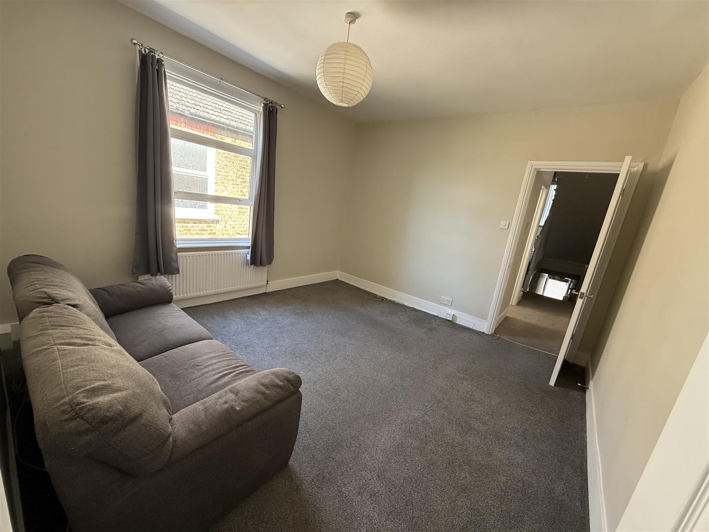 Flat Mitcham Road in Greater London