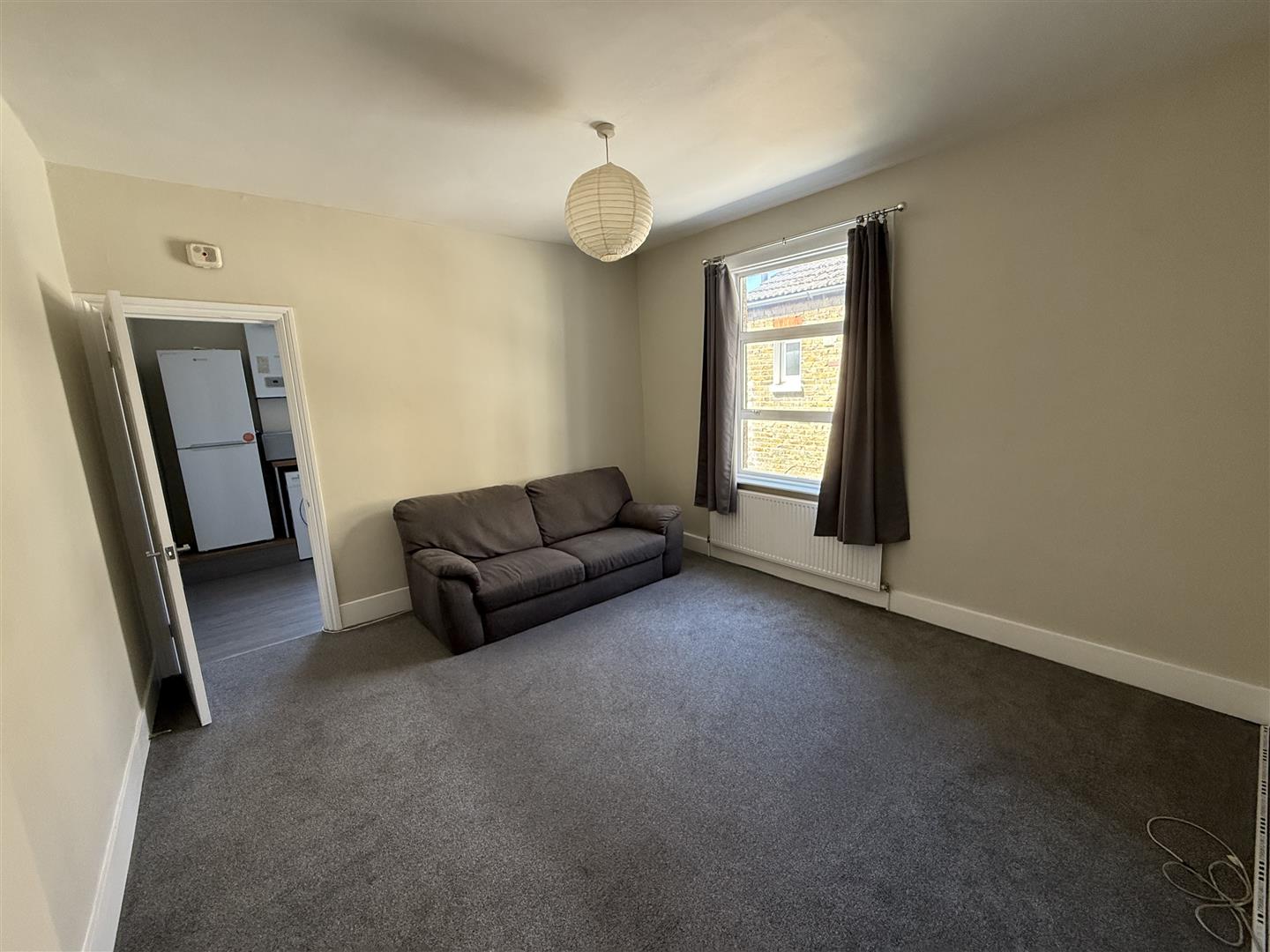 Flat Mitcham Road in Greater London