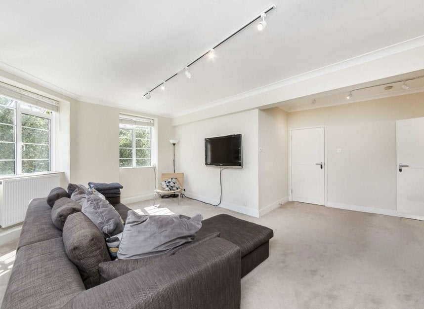Flat Mackennal Street in City of Westminster