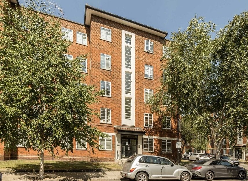Flat Mackennal Street in City of Westminster