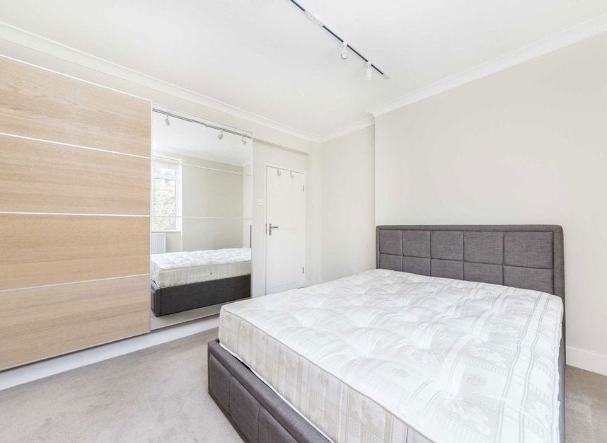 Flat Mackennal Street in City of Westminster