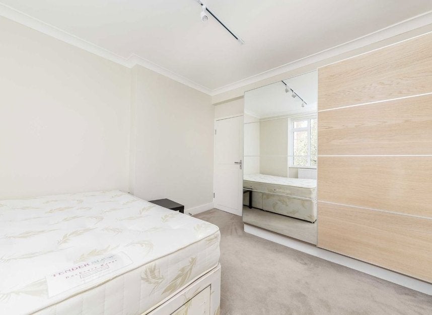 Flat Mackennal Street in City of Westminster