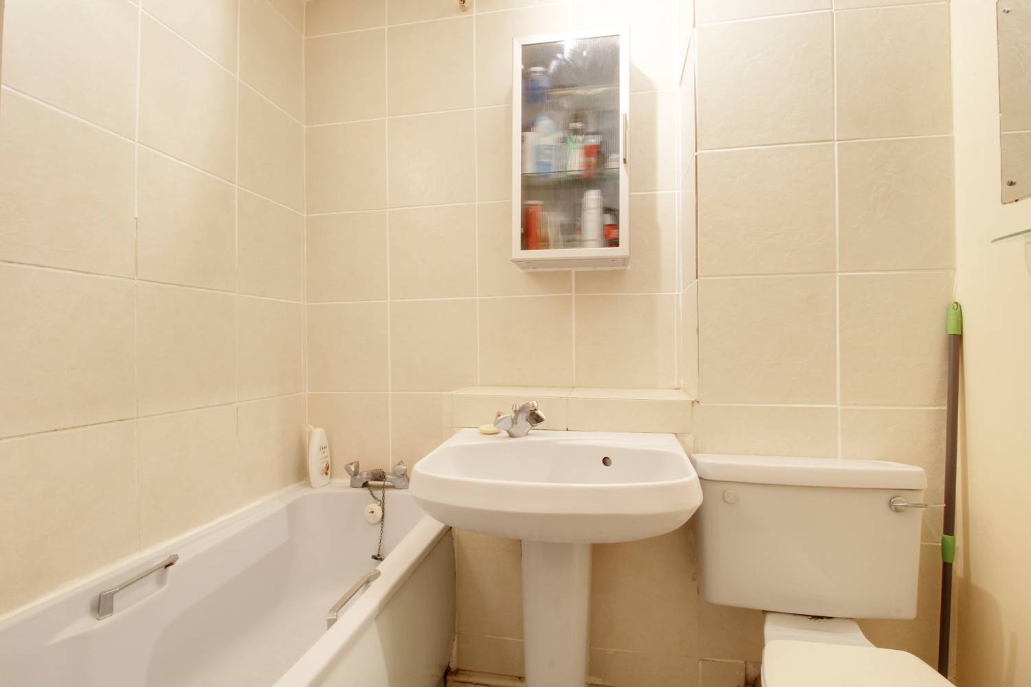 Flat Chancellor Gardens in Greater London