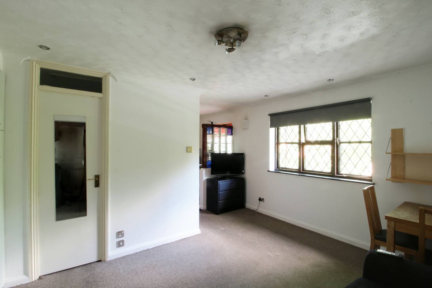 Flat Chancellor Gardens in Greater London