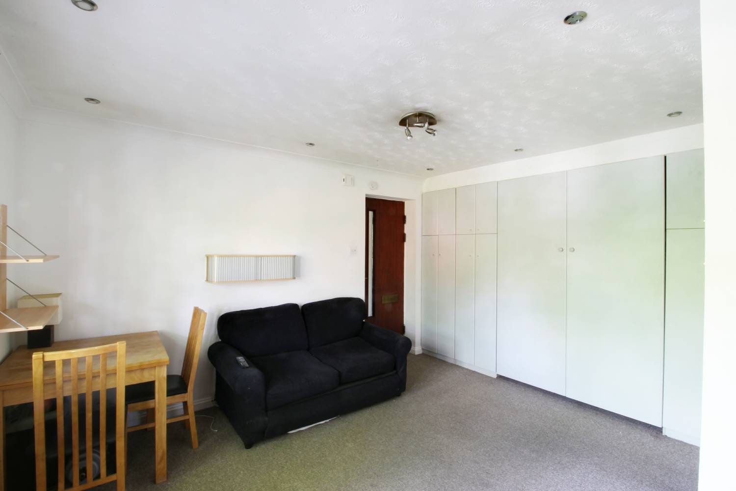 Flat Chancellor Gardens in Greater London