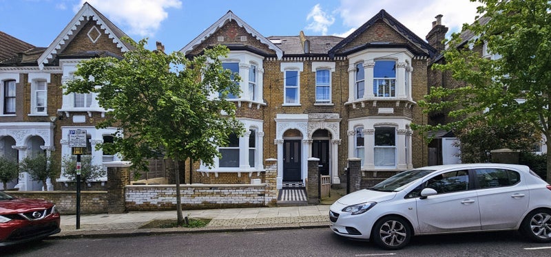 Room Honeywell Road in Greater London