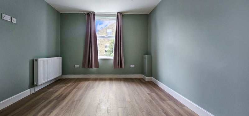 Room Honeywell Road in Greater London