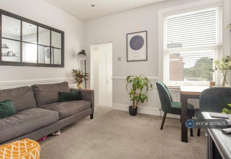Flat Kingsley Road in Greater London