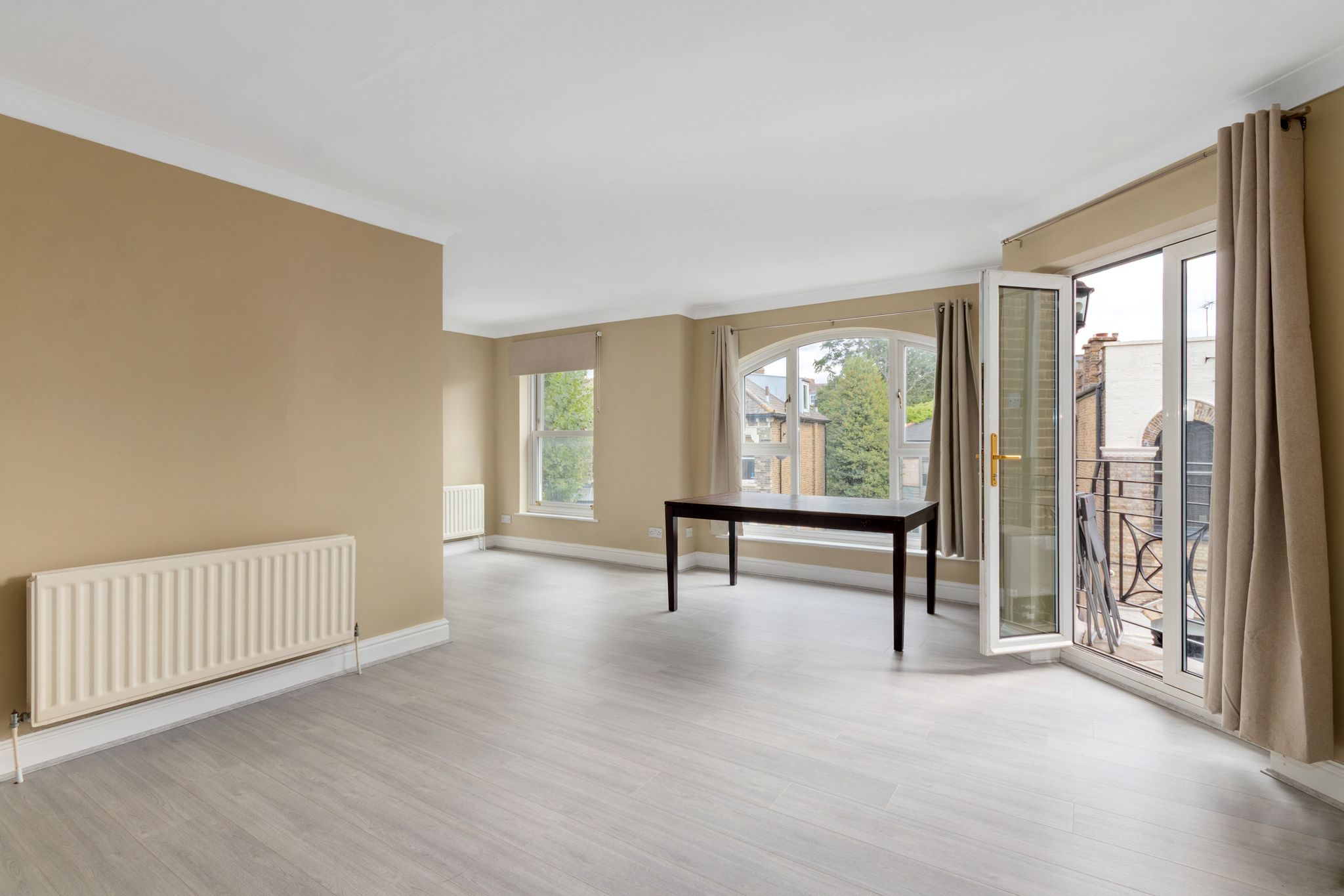 Flat Lower Mall in Greater London