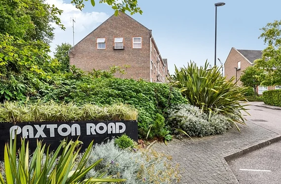 Flat Queenswood Road in Greater London