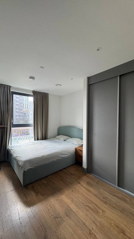 Flat Watermead Way in Greater London