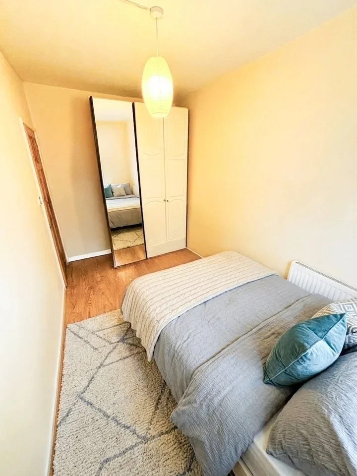 Room Penfold Street in City of Westminster