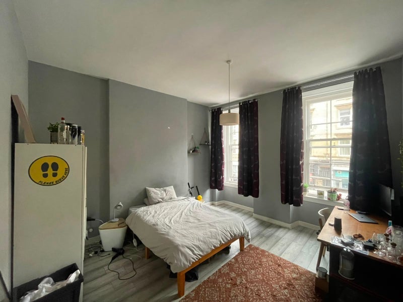 Flat Argyle Street in Glasgow